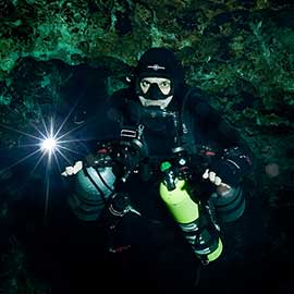 Stage cave diver